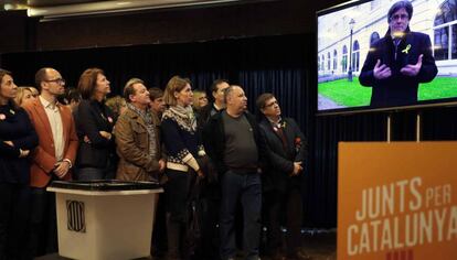 Puigdemont habla por videoconferencia en un acto este mediod&iacute;a en La Garriga (Barcelona).