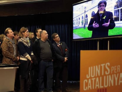 Puigdemont habla por videoconferencia en un acto este mediod&iacute;a en La Garriga (Barcelona).