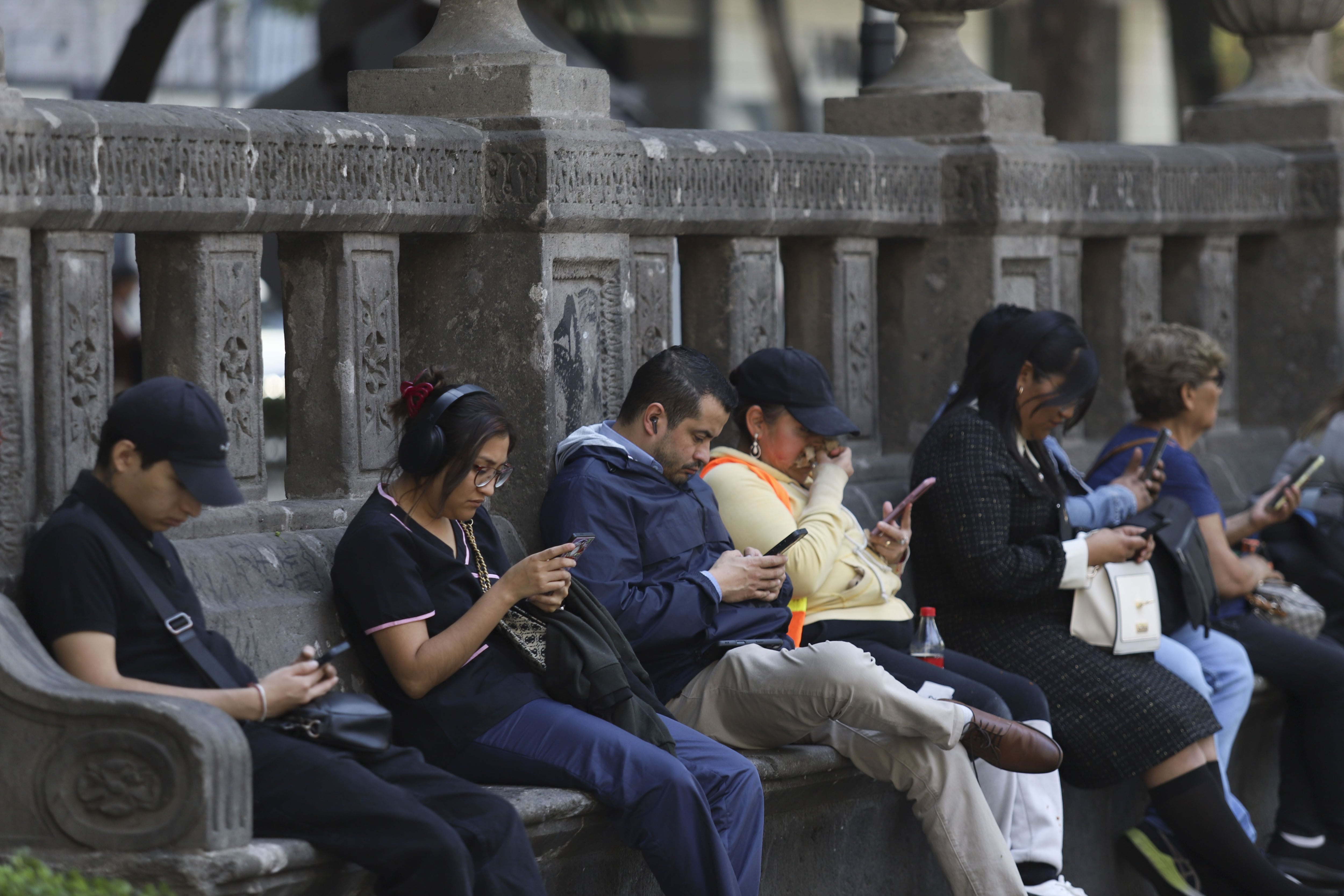 Apenas dos de cada diez mexicanos registran su celular a dos meses de vencer el plazo para no perder la línea