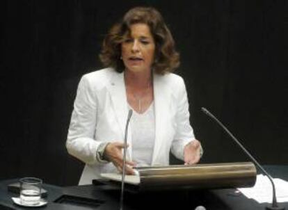 Fotografía facilitada por el Ayuntamiento de Madrid de la alcaldesa, Ana Botella, durante su intervención en el debate sobre el estado de la ciudad. EFE/Archivo