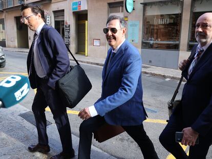 El juez Manuel Penalva (en el centro) y el fiscal Miguel Ángel Subirán (a la derecha), a su llegada a un juicio contra los investigados del caso Cursach, a 22 de junio en Madrid.