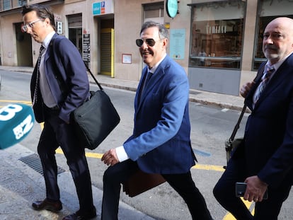 El juez Manuel Penalva (en el centro) y el fiscal Miguel Ángel Subirán (derecha), a su llegada a un juicio contra los investigados del caso Cursach, este viernes.