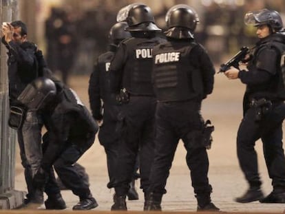 La policia escorcolla un resident a Saint-Denis