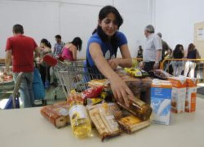 Una campaña de Cáritas para recoger comida en Valencia.