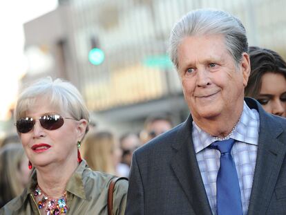 Melinda y Brian Wilson en la presentación de la película 'Love & Mercy', que trataba la relación tóxica que el líder de The Beach Boys tuvo con su terapeuta. La imagen fue tomada en Beverly Hills, California, el 2 de junio de 2015.