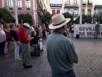 Concentración en la Plaza del Salvador de Sevilla contra la turistificación la pasada semana.
