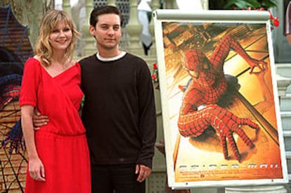 Kirsten Dunst y Tobey Maguire, en la presentación de <b></b><i>Spider-Man.</i>