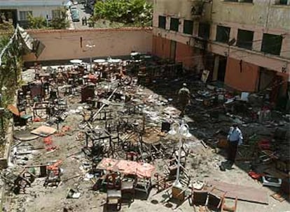 Vista de la terraza de la Casa de España, horas después del atentado.