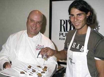 El tenista Rafa Nadal junto al <i>chef</i> Wilo Benet, en Nueva York.