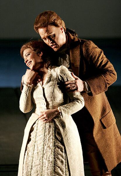 Iride Martínez y Bruce Ford, en <i>El rapto en el serrallo.</i>