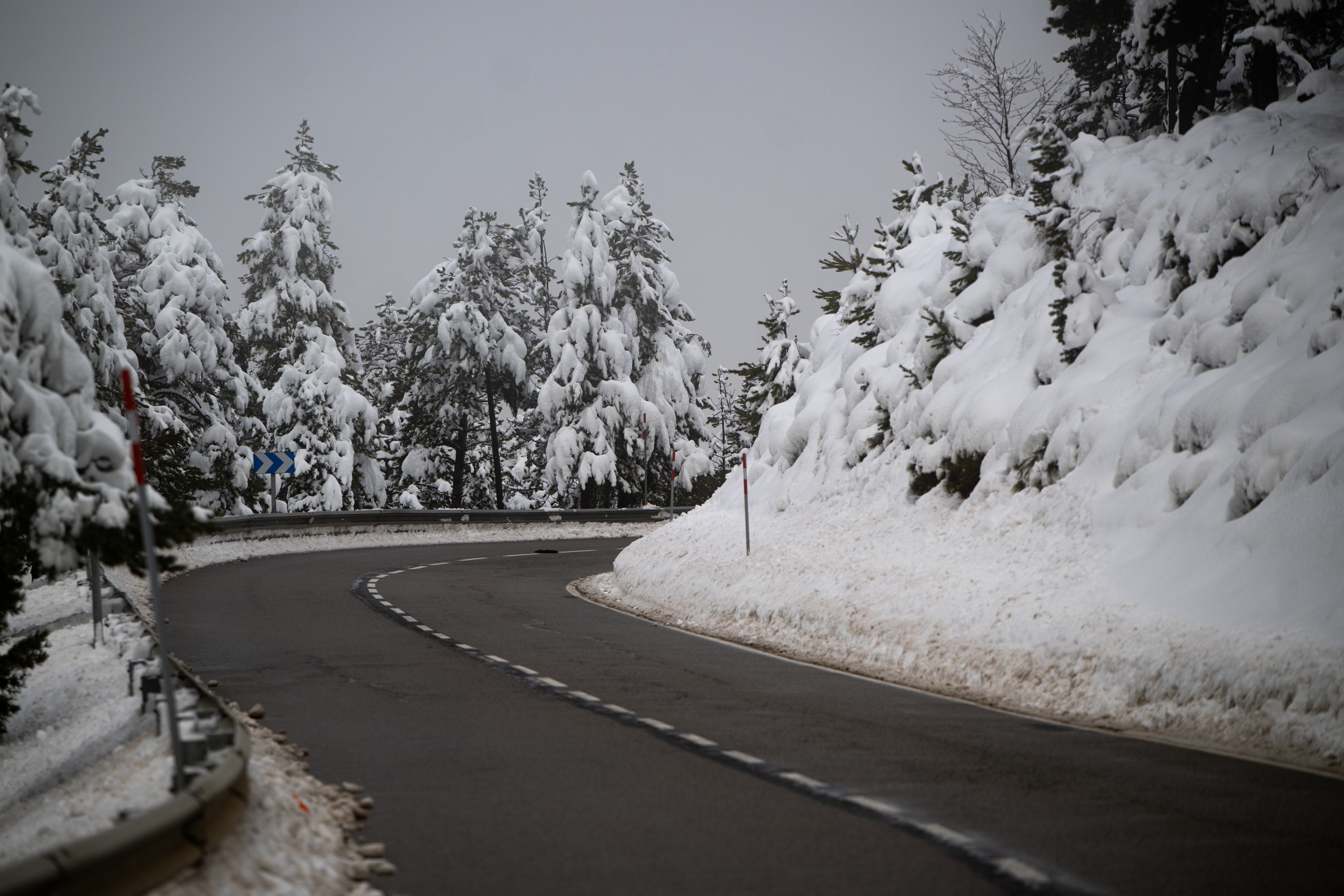 Una decena de carreteras afectadas por nevadas en seis provincias, todas ellas de la red secundaria