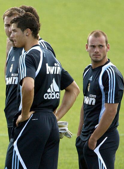 Sneijder (a la derecha), en una sesión preparatoria.
