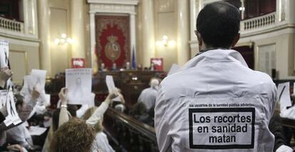 Madrid healthcare workers protest privatization plans in the Senate on Tuesday.