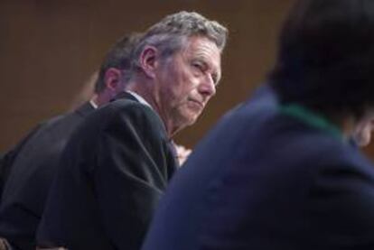 Fotografía facilitada por el Fondo Monetario Internacional que muestra al economista jefe del FMI, Olivier Blanchard durante la rueda de prensa ofrecida en Washington, Estados Unidos.