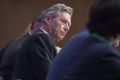 Fotografa facilitada por el Fondo Monetario Internacional que muestra al economista jefe del FMI, Olivier Blanchard durante la rueda de prensa ofrecida en Washington, Estados Unidos.