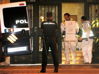 La Polic&iacute;a Nacional, durante el registro del domicilio del presunto pederasta de Ciudad Lineal, Antonio Ortiz.