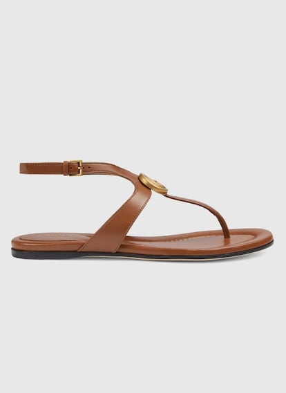 Las sandalias con el icónico emblema ‘Doble G’ de Gucci, son un clásico que nunca pasa de mo, además de un básico en cualquier fondo de armario. 650 €