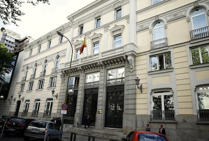 Fachada el Teatro Lírico, hoy sede del Consejo General del Poder Judicial, en la calle Marqués de la Ensenada.