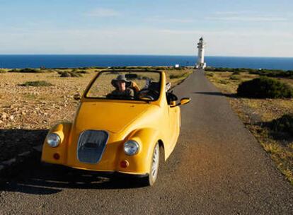 Carretera al faro de Barbària, al sur de la isla de Formentera