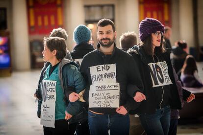 Protesta silenciosa contra la islamofobia en Union Station, Washington DC.