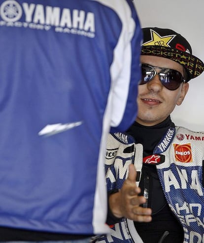 El piloto español Jorge Lorenzo (Yamaha), en el garaje en los instantes previos a la carrera.