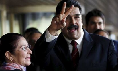 Maduro e sua mulher, Cilia Flores, chegam ao Conselho de Direitos Humanos das Nações Unidas, em Genebra.