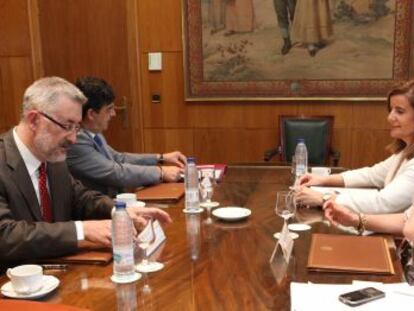 Antonio Ávila y Diego Valderas, durante su reunión con Fátima Báñez el pasado verano.