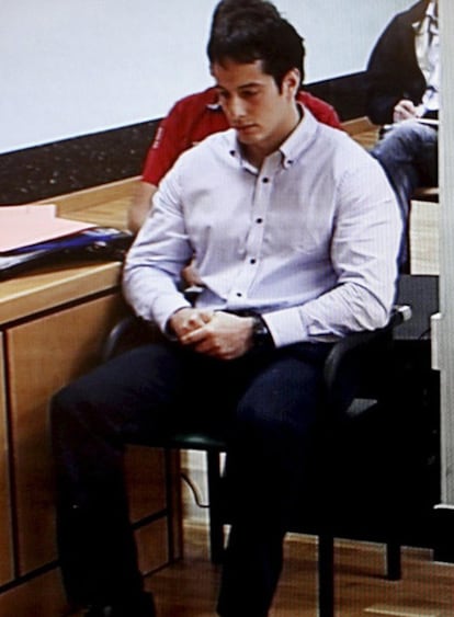 La imagen de José Diego Yllanes, recogida por un televisor en la sala de vistas en que se sigue el juicio.