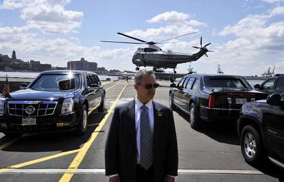 El helicóptero Marine One, que traslada al presidente Obama, aterriza en Wall Street, Nueva York.