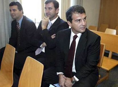 Jaume Ferrer, Ferrán Soriano y Joan Laporta, en el juzgado.
