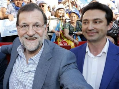 Rajoy y Fabra durante el mitin que el PP ha celebrado este jueves.