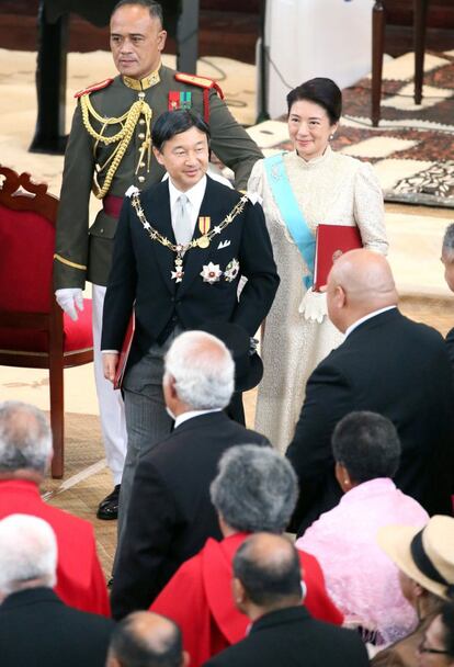 El príncipe Naruito y la princesa Masako de Japón llegan a la ceremonia de coronación. Es el segundo viaje que realiza al extranjero la princesa japonesa. En los últimos diez años solo había acudido r a la coronación de los reyes holandeses. 