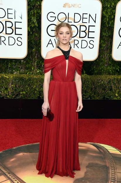 Natalie Dormer, con un vestido rojo de J Mendel.