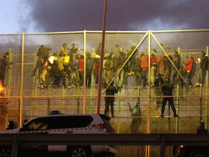 HRW pide a España que renuncie a sus planes abusivos de control migratorio