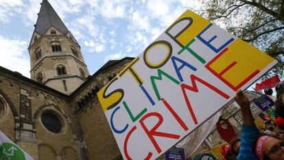 Marcha bajo el lema 'Protege el clima'. / WOLFGANG RATTAY (REUTERS)