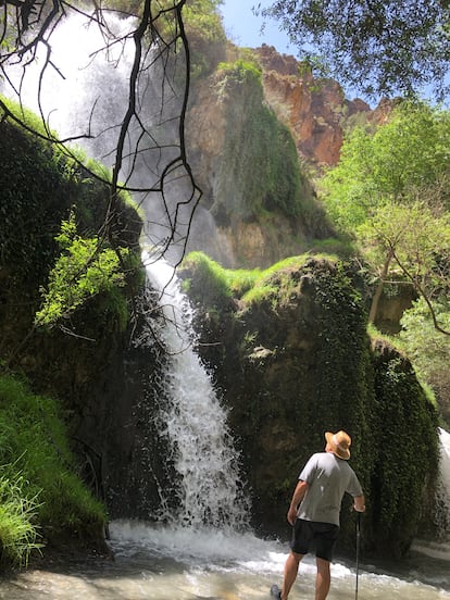 Una cascada en un tramo de la Ruta de los Bolos, en Dúrcal (Granada).