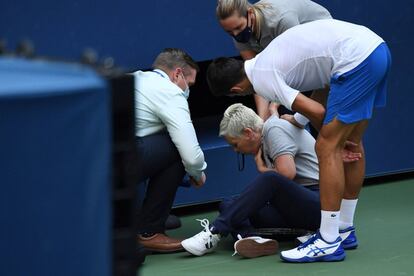 Djokovic se preocupa por la juez de línea a la que golpeó en la pista central de Nueva York durante el Abierto de tenis de Estados Unidos.