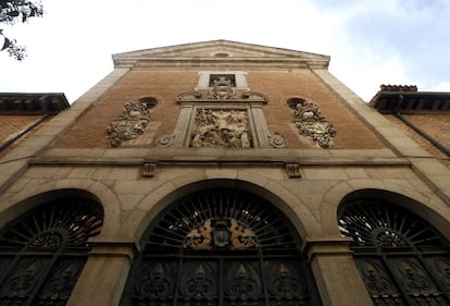 Fachada de la iglesia de las Trinitarias en la calle Lope de Vega donde se encuentra el sepulcro de Cervantes.