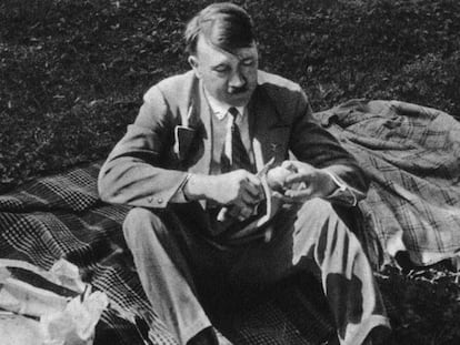 Hitler, em um almoço no campo