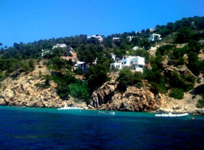 Punta Grossa, en la Cala San Vicente, desde el mar.