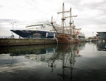 Vista de un barco atracado en el puerto de A Coruña. EFE/Archivo