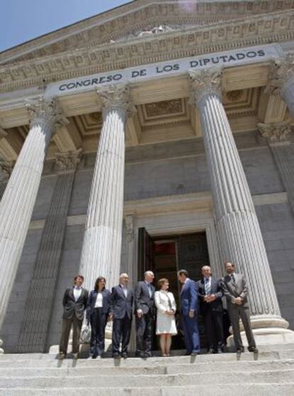 José Bono (3d), junto al presidente del Parlamento Federal alemán, Norbert Lammert (4i), y su comitiva