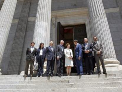 José Bono (3d), junto al presidente del Parlamento Federal alemán, Norbert Lammert (4i), y su comitiva