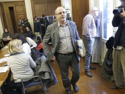 El alcalde de San Sebastián, Juan Karlos Izagirre, esta mañana minutos antes de ofrecer una rueda de prensa.