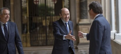 Alfredo Perez Rubalcaba y Pere Navarro son recibidos por Artur Mas en Barcelona. 