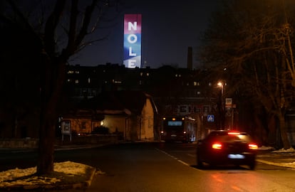 La Torre de Belgrado, iluminada con los colores de Serbia y el nombre de Nole.