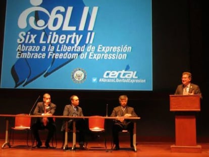 El congresista Joe García durante su intervención en las jornadas sobre libertad de expresión de Certal.