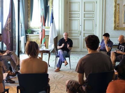 El alcalde de San Sebastián departe con los periodistas sobre Donostia 2016.