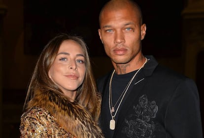 Chloe Green y Jeremy Meeks en la Semana de la Moda de París.