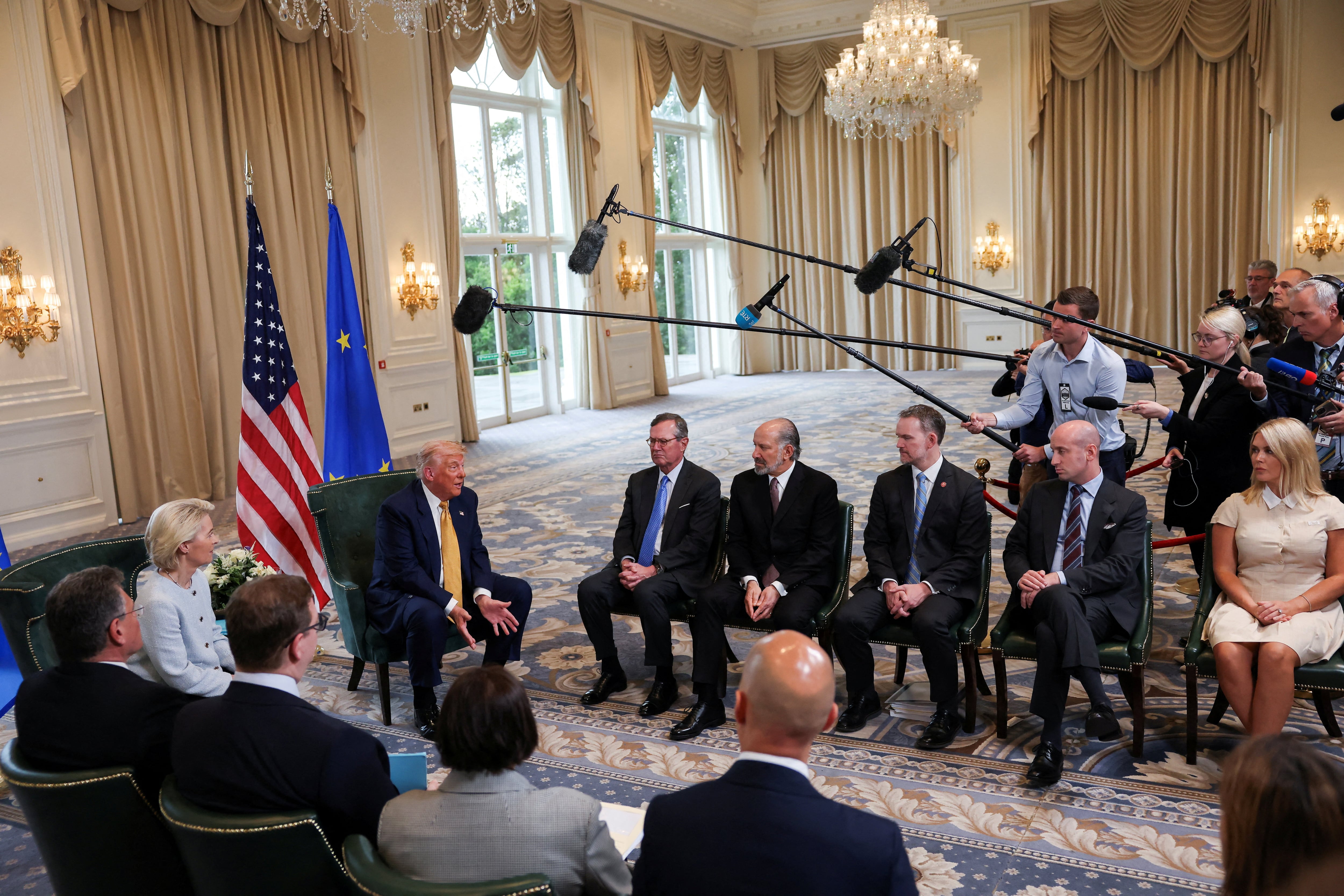 Las delegaciones de Estados Unidos y la Unión Europea, el 27 de julio pasado en Turnberry (Escocia).